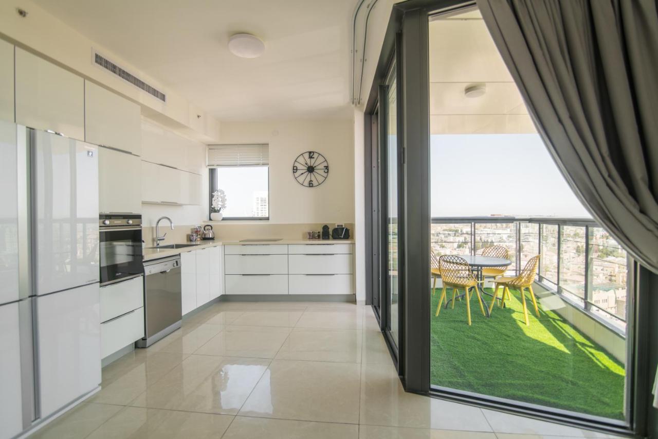 Gorgeous Design 3 Bdr Appart - J Tower - Amazing View! Apartman Jeruzsálem Kültér fotó